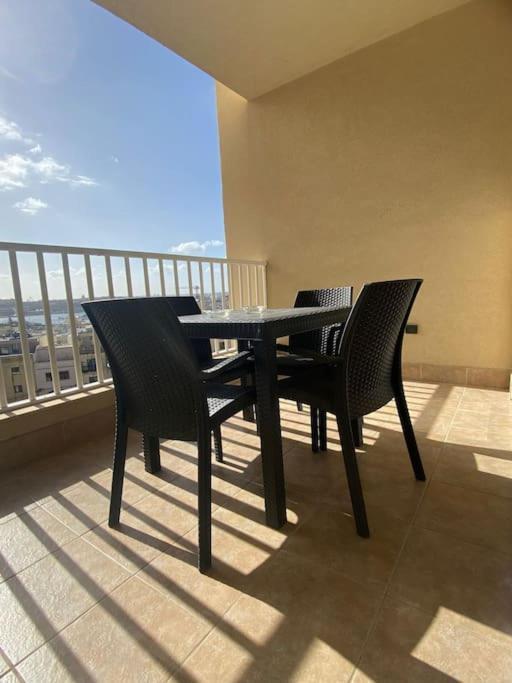 Central Sliema 3Bdr. Apartment Exterior foto